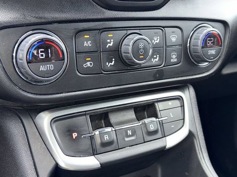 Used 2024 GMC Terrain SLT FWD image 18