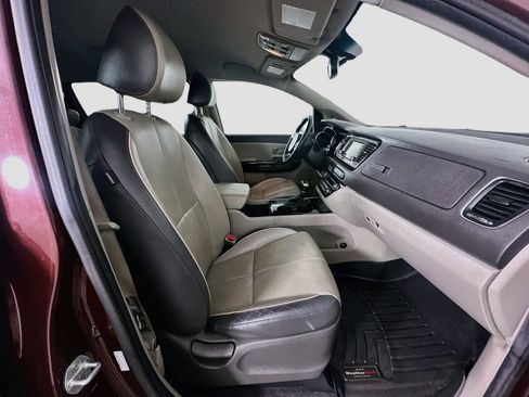 Used 2017 Kia Sedona EX FWD image 32
