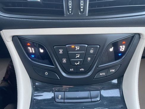 Used 2018 Buick Envision Premium image 25