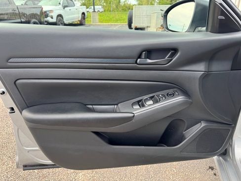Used 2024 Nissan Altima 2.5 S FWD image 9