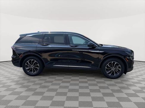 Used 2026 Lincoln Nautilus Premier w/ Equipment Group 102A AWD/4WD image 4