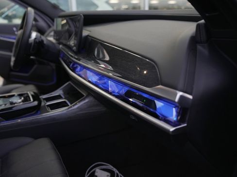 Used 2024 BMW 740i image 24