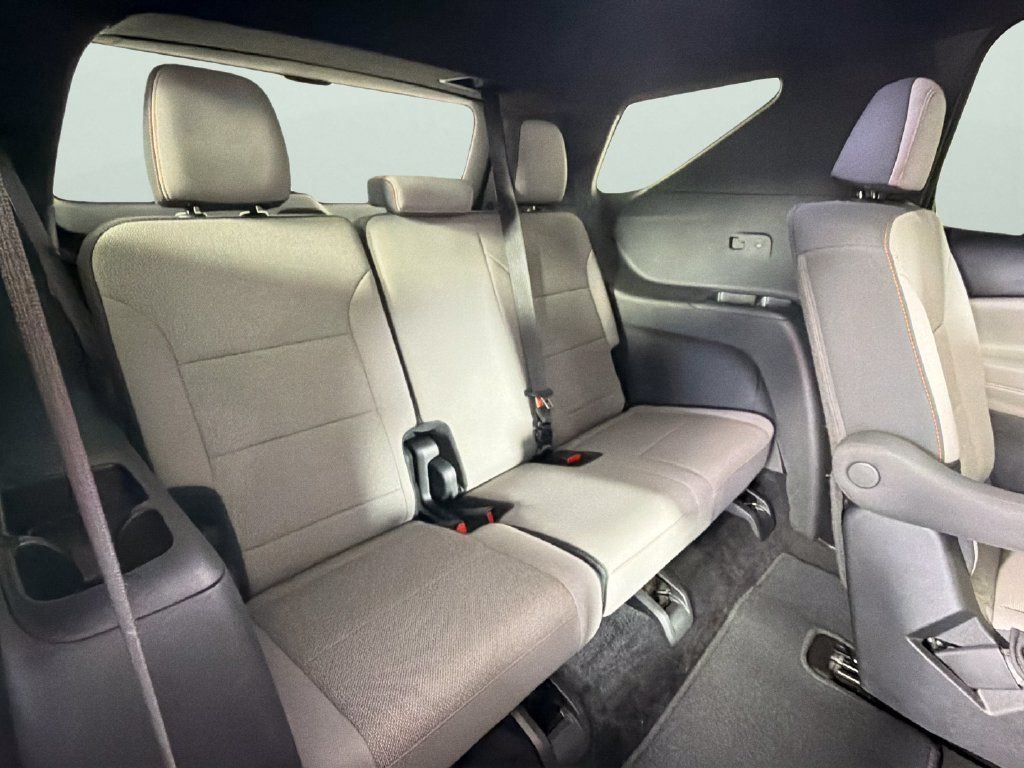 Used 2026 Chevrolet Traverse LT w/ Driver Confidence Package FWD image 31