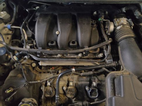 Used 2017 Ford Explorer XLT w/ Equipment Group 202A FWD image 30