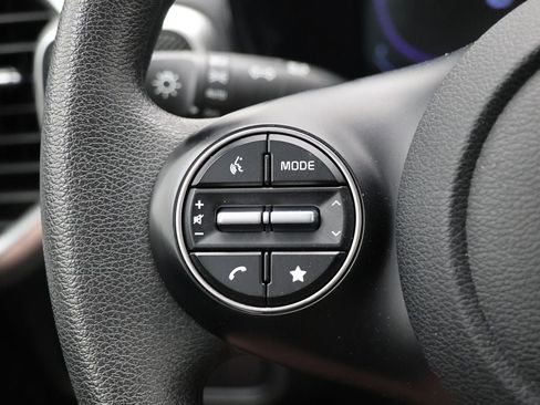 Used 2025 Kia Soul LX w/ LX Technology Package FWD image 18