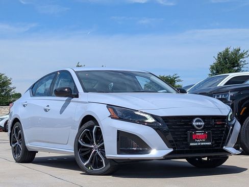 New 2026 Nissan Altima 2.5 SR FWD image 2