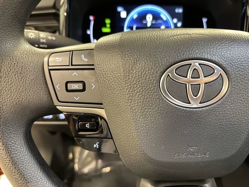 Used 2025 Toyota Camry LE image 12
