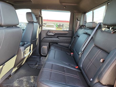 Used 2024 Chevrolet Silverado 3500 High Country w/ Technology Package image 9