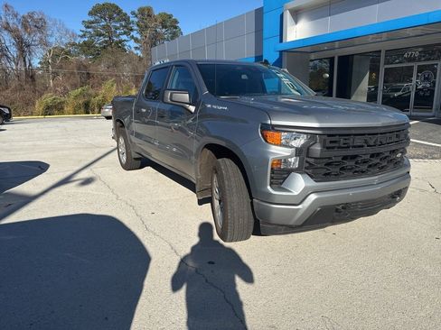 Used 2025 Chevrolet Silverado 1500 Custom image 2