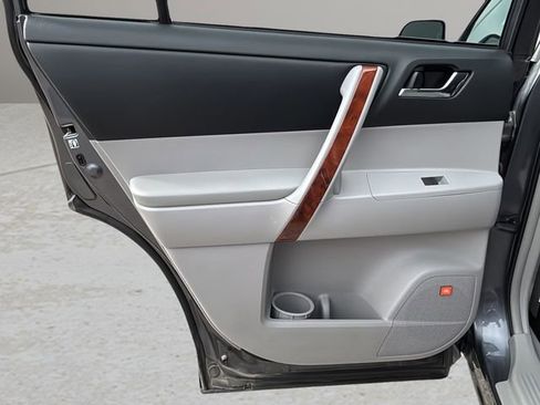 Used 2013 Toyota Highlander Limited FWD image 13