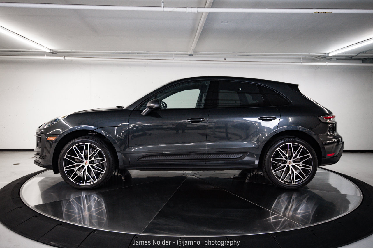 Certified 2023 Porsche Macan AWD/4WD image 2
