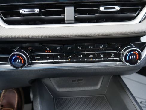 New 2026 Chevrolet Equinox LT image 18