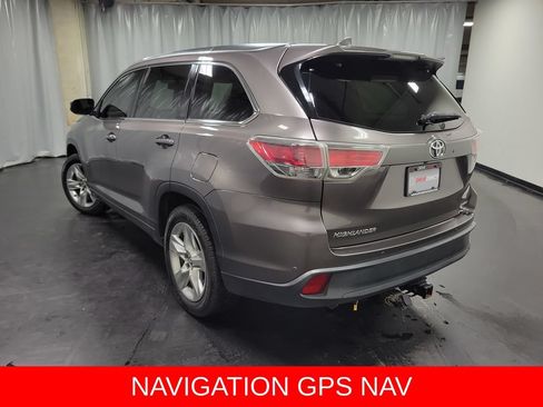 Used 2016 Toyota Highlander Limited w/ Driver Technology Package FWD image 6