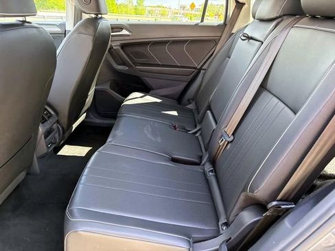 Used 2022 Volkswagen Tiguan SE AWD/4WD image 31