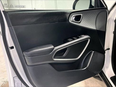 Used 2025 Kia Soul LX image 20