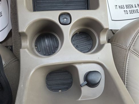 Used 2005 Ford Explorer Eddie Bauer image 29