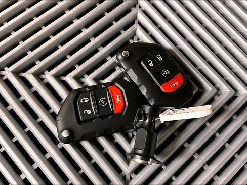 Used 2025 Jeep Wrangler Unlimited Sahara w/ Safety Group AWD/4WD image 11