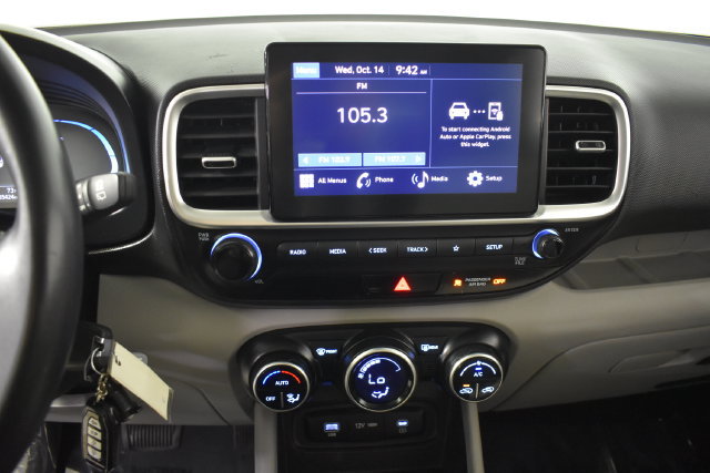 Used 2023 Hyundai Venue SEL w/ Cargo Package FWD image 17