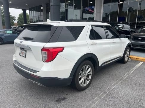 Used 2024 Ford Explorer XLT w/ Equipment Group 202A RWD image 4