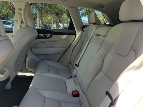 Used 2023 Volvo XC60 B5 Plus image 15