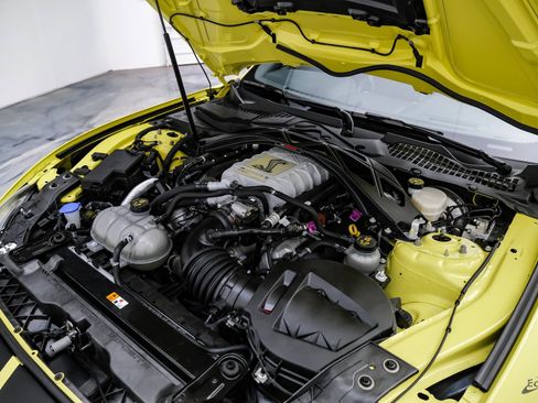 Used 2021 Ford Mustang Shelby GT500 w/ Carbon Fiber Track Pack image 68