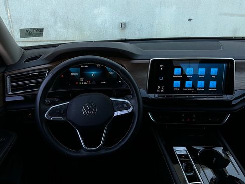 Used 2025 Volkswagen Atlas SE image 15