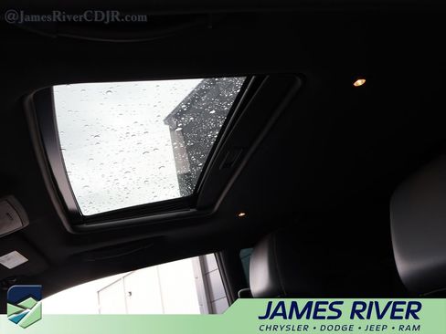 Used 2016 Dodge Challenger SRT Hellcat image 21