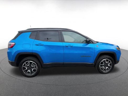 Used 2025 Jeep Compass Trailhawk AWD/4WD image 16
