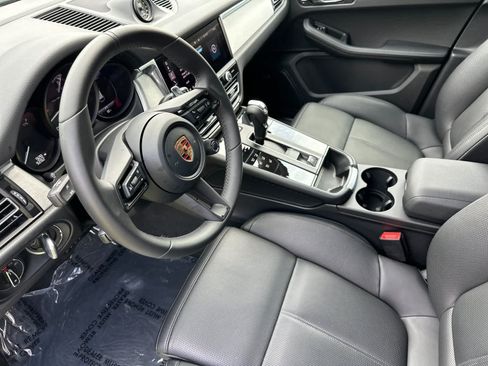 Used 2026 Porsche Macan AWD/4WD image 4