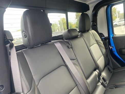 New 2025 Jeep Gladiator Sport image 32