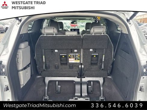 Used 2025 Toyota Sienna XLE FWD image 21