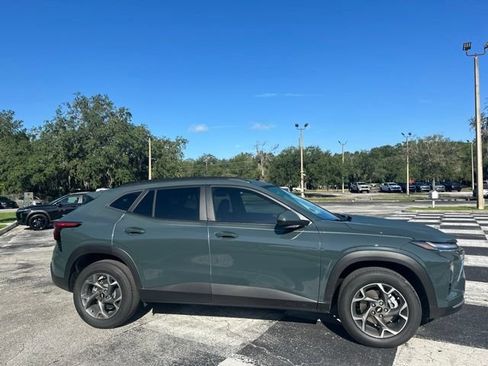 Used 2026 Chevrolet Trax LT w/ LT Convenience Package FWD image 6