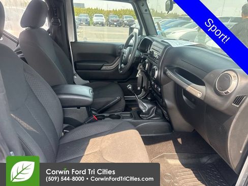 Used 2017 Jeep Wrangler Sport AWD/4WD image 9