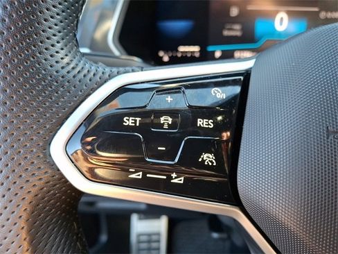 Used 2022 Volkswagen Tiguan SE R-Line image 22