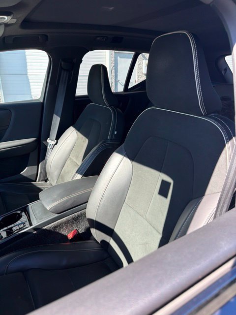 Used 2022 Volvo XC40 T5 R-Design AWD/4WD image 31