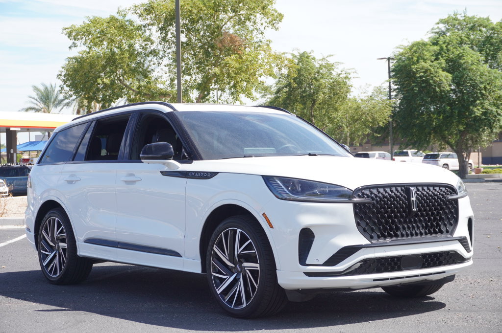 Used 2026 Lincoln Aviator Black Label w/ Jet Appearance Package AWD/4WD image 5