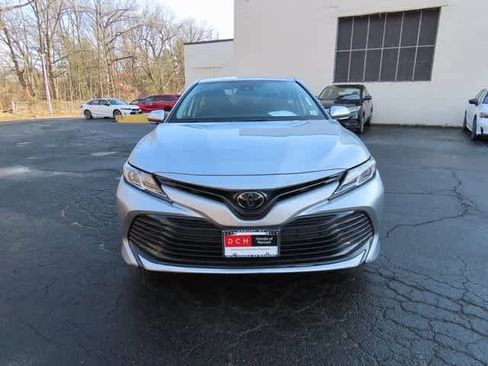 Used 2020 Toyota Camry LE image 6