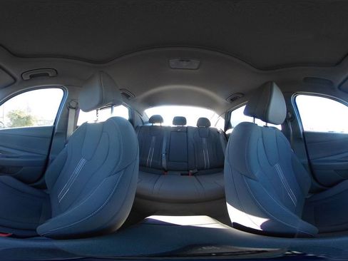 Used 2025 Hyundai Elantra SEL image 43