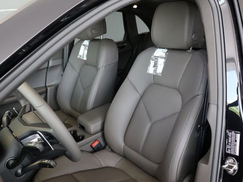 New 2025 Porsche Macan image 5
