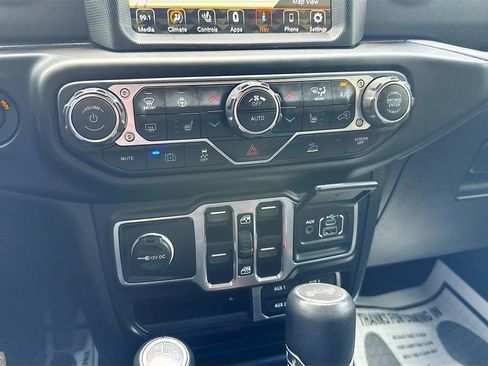 Used 2023 Jeep Wrangler Unlimited Sahara w/ Cold Weather Group image 17