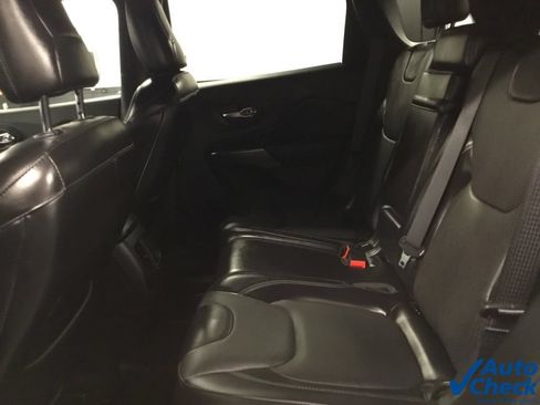 Used 2019 Jeep Cherokee Limited w/ Luxury Group AWD/4WD image 28