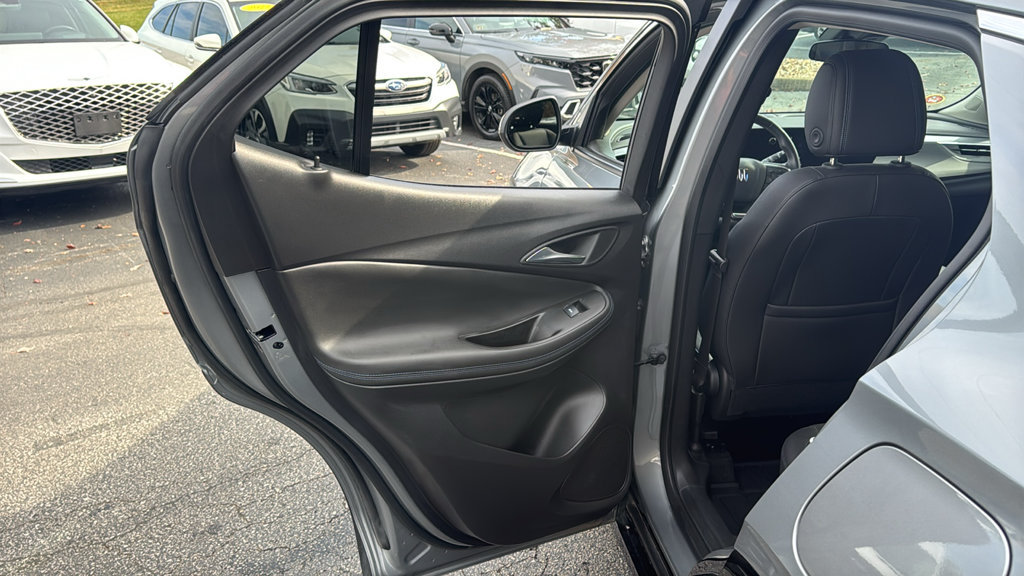 Used 2025 Buick Encore GX Sport Touring w/ Advanced Technology Package AWD/4WD image 27