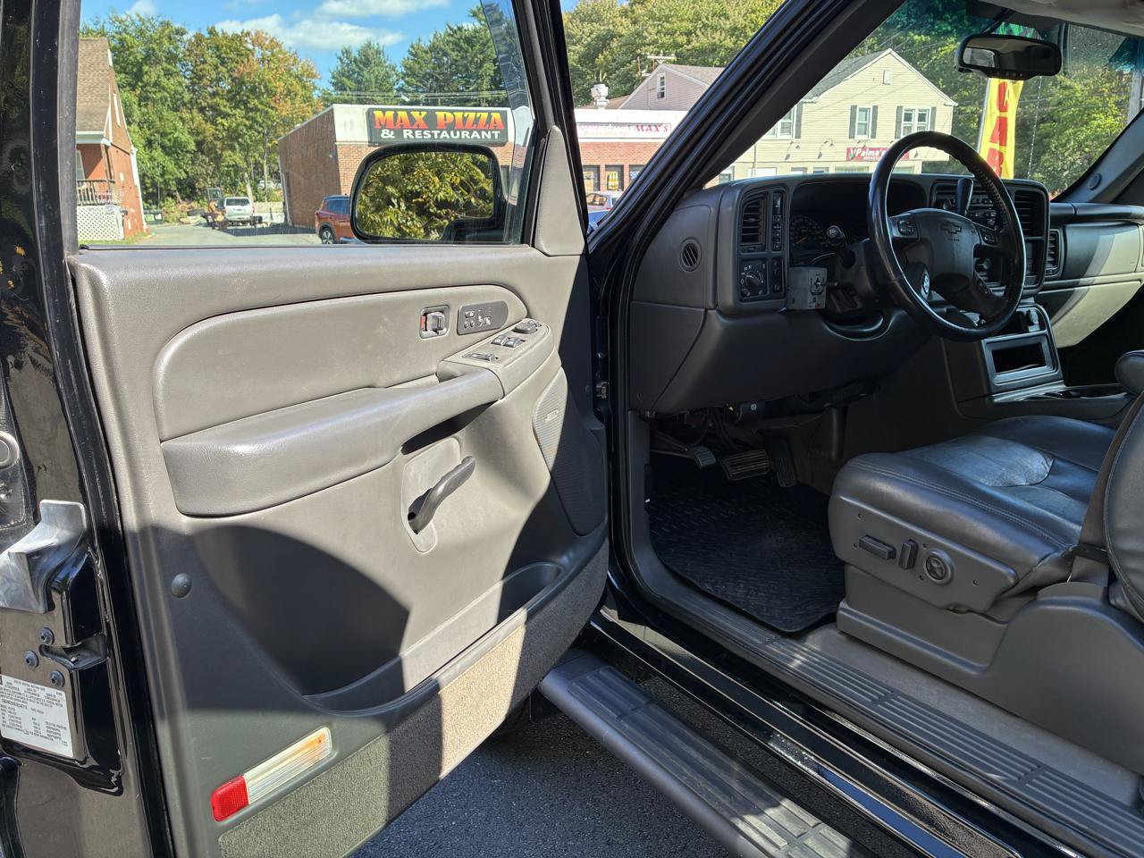 Used 2005 Chevrolet Silverado 2500 LT w/ Snow Plow Prep Package AWD/4WD image 16