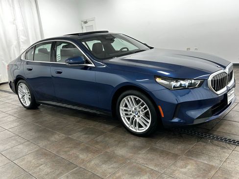 Used 2025 BMW 530i xDrive w/ Premium Package AWD/4WD image 6
