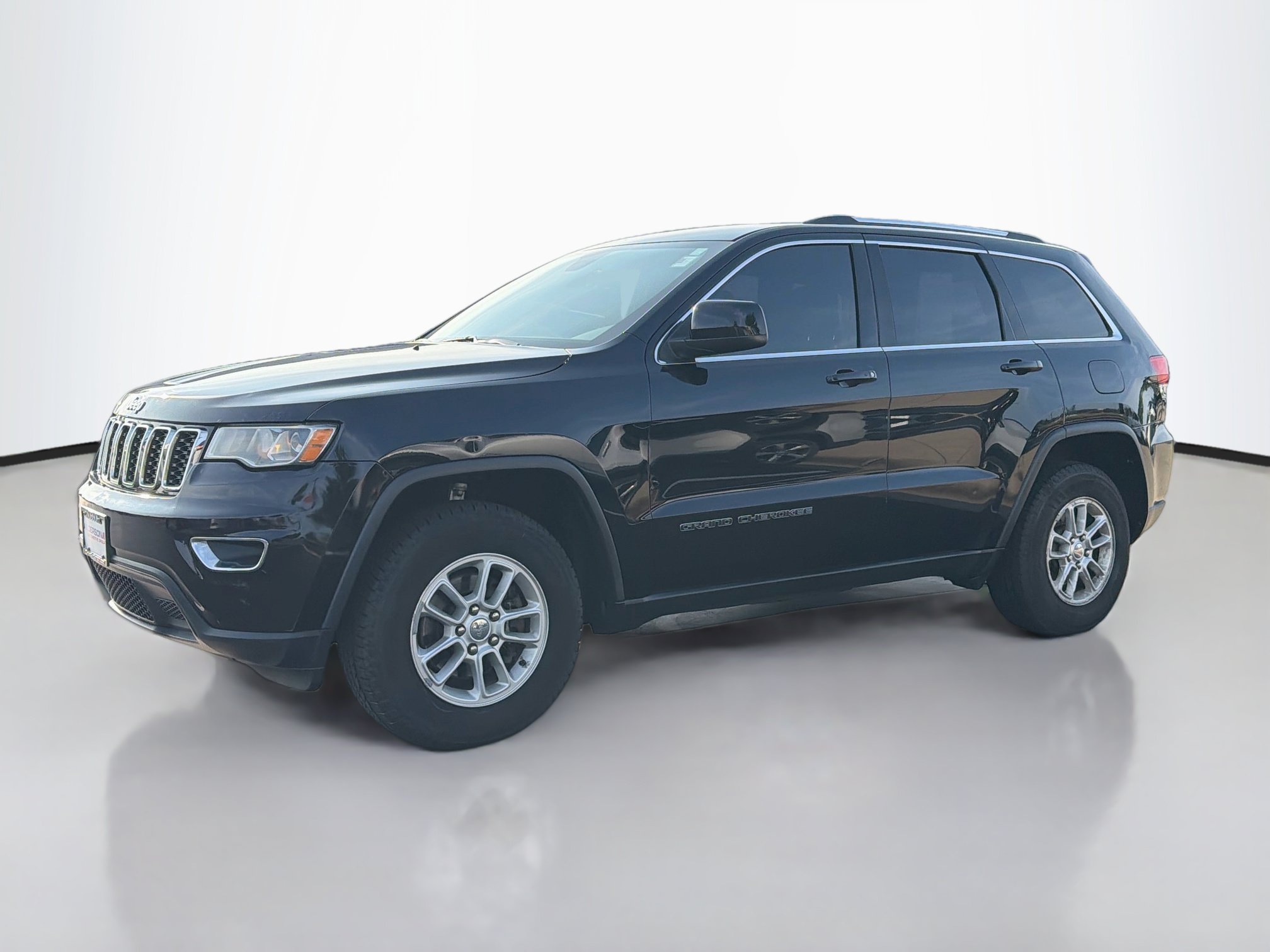 Used 2018 Jeep Grand Cherokee Laredo AWD/4WD image 3