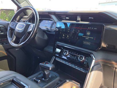 Used 2022 GMC Sierra 1500 AT4 w/ Technology Package AWD/4WD image 16