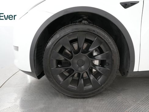 Used 2023 Tesla Model Y Long Range AWD/4WD image 18