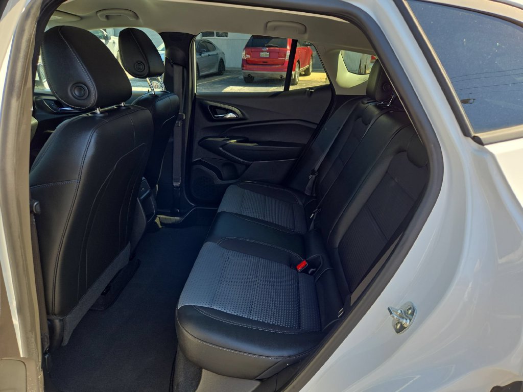 Used 2025 Chevrolet Trax LT w/ LT Convenience Package FWD image 17