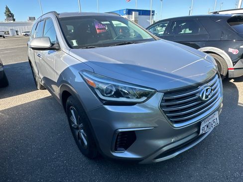 Used 2018 Hyundai Santa Fe SE FWD image 2