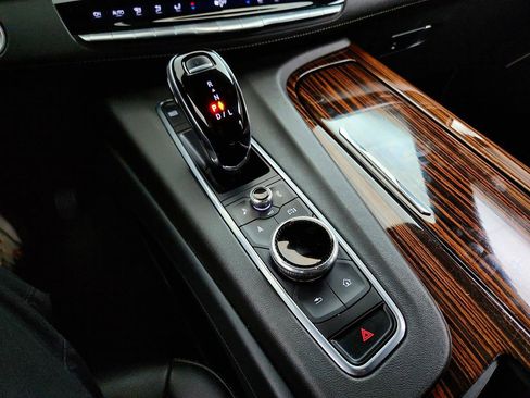 Used 2022 Cadillac Escalade ESV Luxury image 18